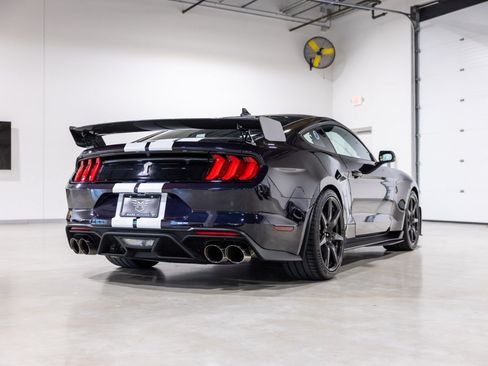 Used 2022 Ford Mustang Shelby GT500 w/ Carbon Fiber Track Pack RWD image 4