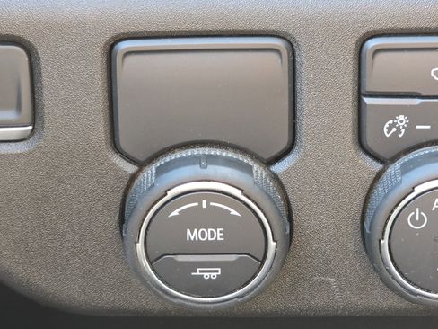 Used 2025 Chevrolet Silverado 1500 LT image 11