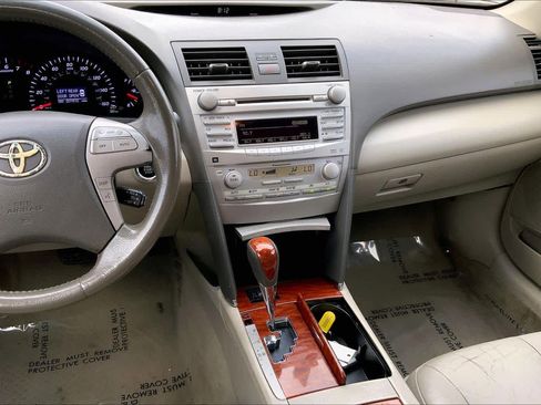 Used 2011 Toyota Camry XLE w/ XLE Extra-Value Pkg #1 FWD image 6
