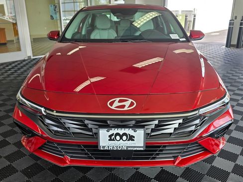 New 2025 Hyundai Elantra Limited image 9