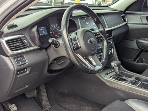 Used 2020 Kia Optima SE image 12