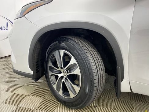 Certified 2024 Toyota Highlander XLE AWD/4WD image 26