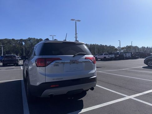 Used 2017 GMC Acadia SLT image 3