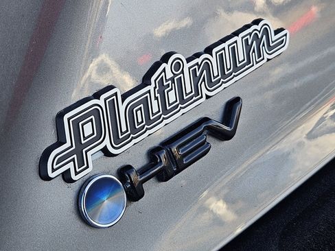 Used 2025 Toyota Camry SE image 17