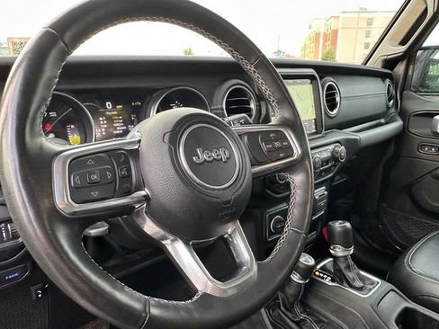 Used 2022 Jeep Wrangler Unlimited Sahara w/ Cold Weather Group AWD/4WD image 17