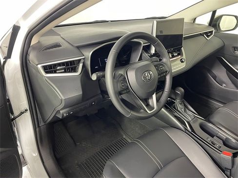 Used 2025 Toyota Corolla XLE image 3