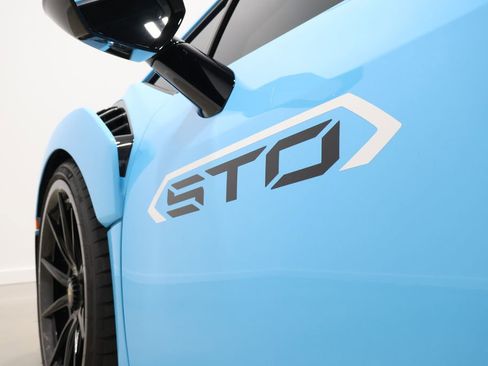 Used 2021 Lamborghini Huracan STO image 57