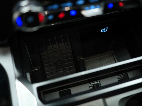 Used 2023 Ford F350 Lariat image 38