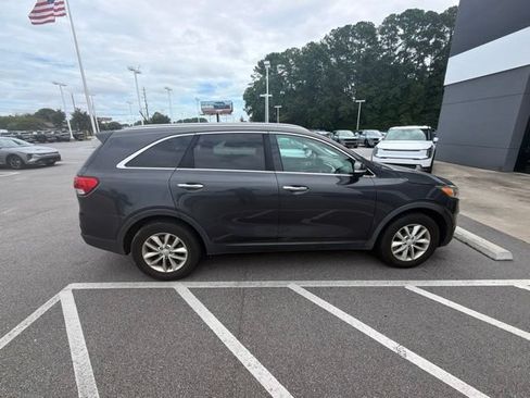 Used 2016 Kia Sorento FWD image 4