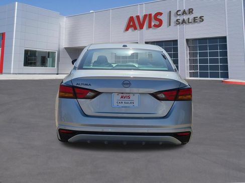 Used 2025 Nissan Altima 2.5 SV FWD image 7