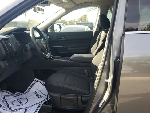 Used 2024 Nissan Pathfinder S w/ Cargo Package image 18