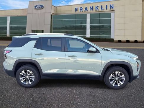 Used 2025 Chevrolet Equinox LT w/ Convenience Package II FWD image 8