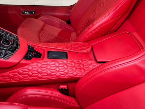 Used 2018 Lamborghini Aventador S image 41