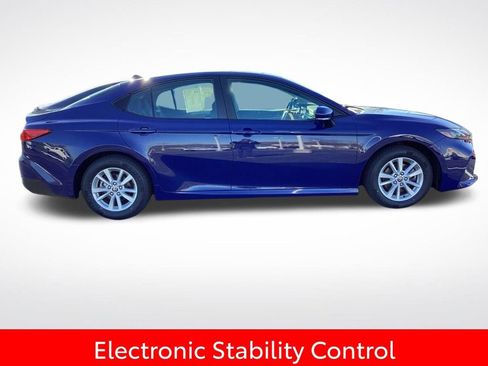 Used 2025 Toyota Camry LE image 10