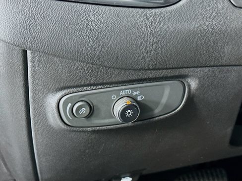 Used 2023 Chevrolet Equinox LS FWD image 10