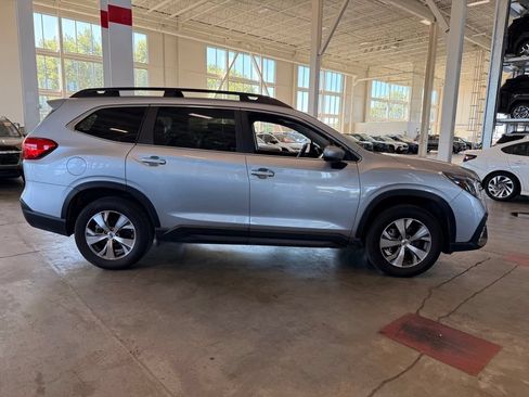 Used 2025 Subaru Ascent Premium AWD/4WD image 2