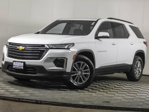Used 2023 Chevrolet Traverse LT FWD image 2