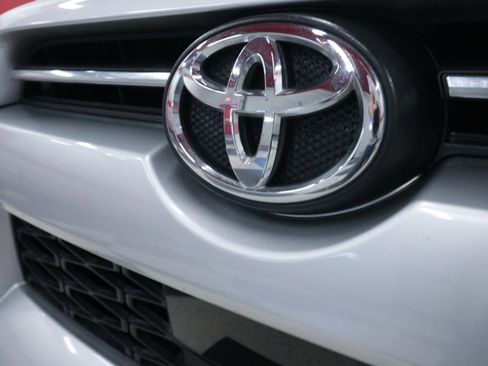 Used 2020 Toyota 4Runner SR5 Premium w/ Moonroof Package RWD image 33