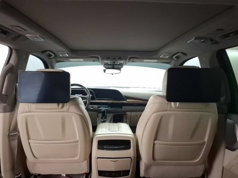 Used 2022 Cadillac Escalade Sport Platinum RWD image 17