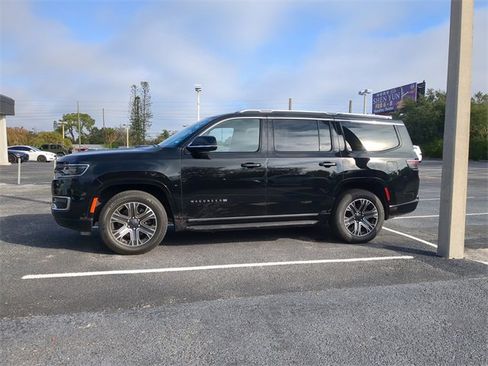 Used 2024 Jeep Wagoneer Series II w/ Flexible Seating Group image 2