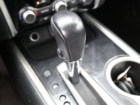 Used 2020 Nissan Pathfinder SV AWD/4WD image 24