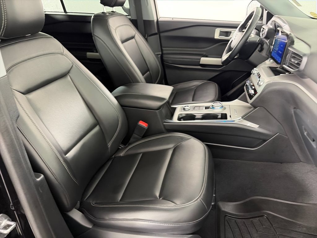 Certified 2023 Ford Explorer XLT w/ Equipment Group 202A AWD/4WD image 31