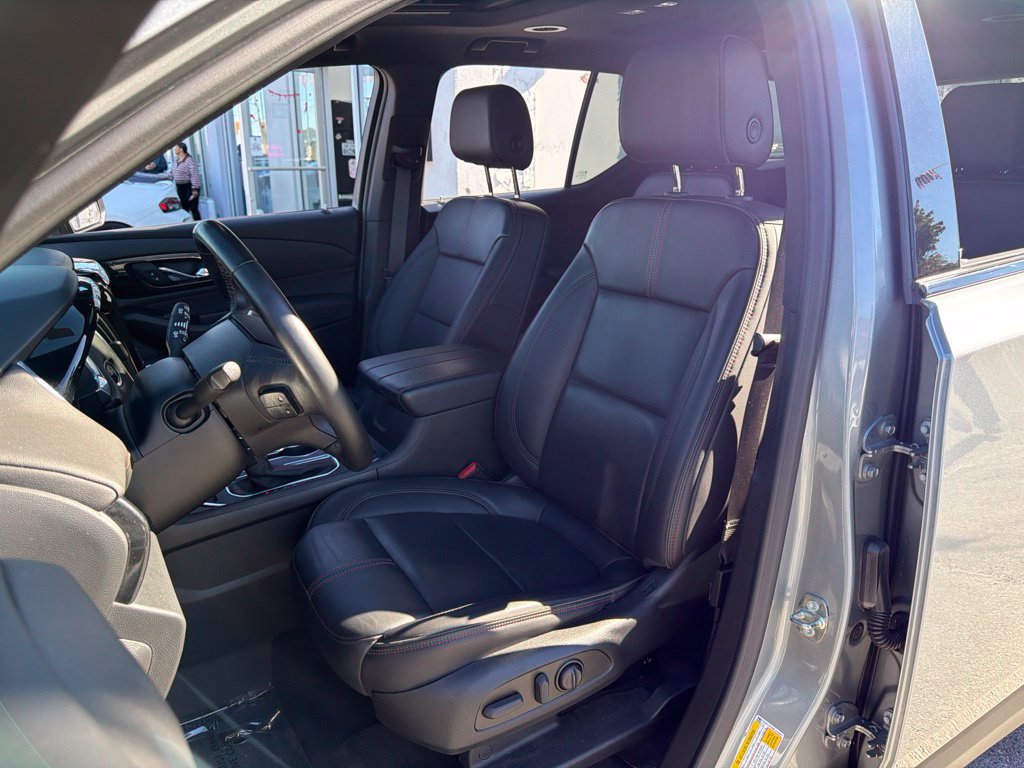 Used 2023 Chevrolet Traverse RS w/ LPO, Floor Liner Package AWD/4WD image 28