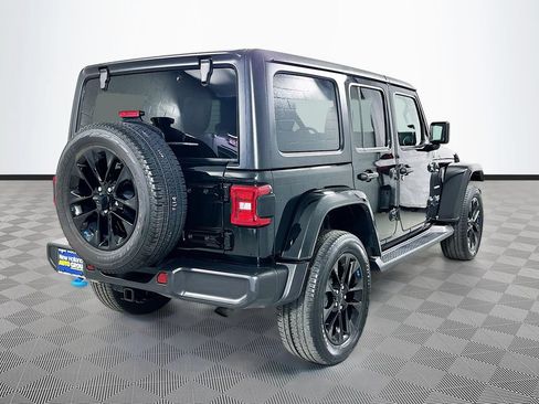 Used 2023 Jeep Wrangler Unlimited Sahara w/ Dual Top Group AWD/4WD image 7