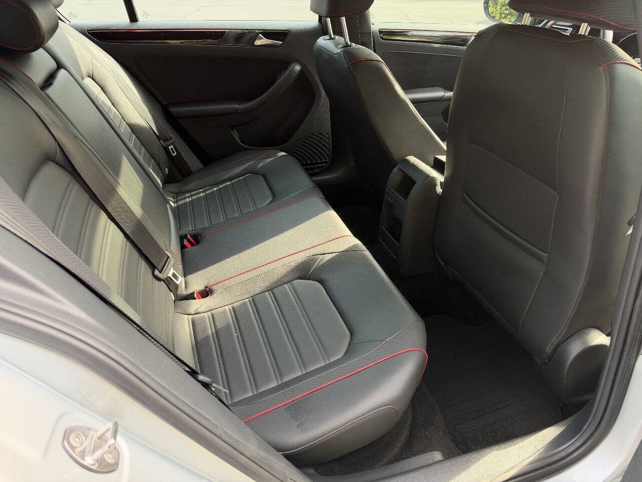 Used 2015 Volkswagen Jetta GLI SE FWD image 12