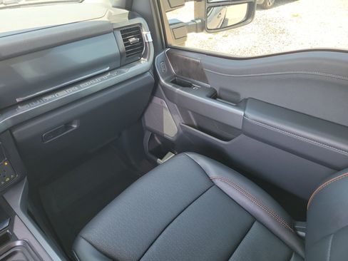 Used 2024 GMC Sierra 1500 AT4 w/ Technology Package AWD/4WD image 16