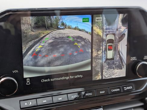 Used 2024 Nissan Pathfinder Platinum w/ Cargo Package image 29