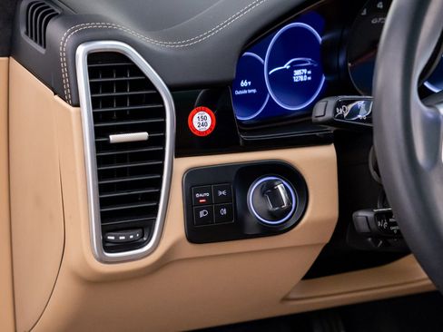 Certified 2023 Porsche Cayenne GTS AWD/4WD image 20