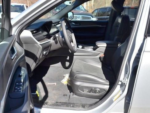 New 2026 Jeep Grand Cherokee Altitude image 14