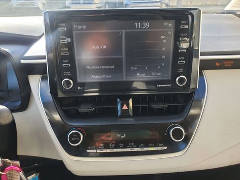 Used 2021 Toyota Corolla LE image 39