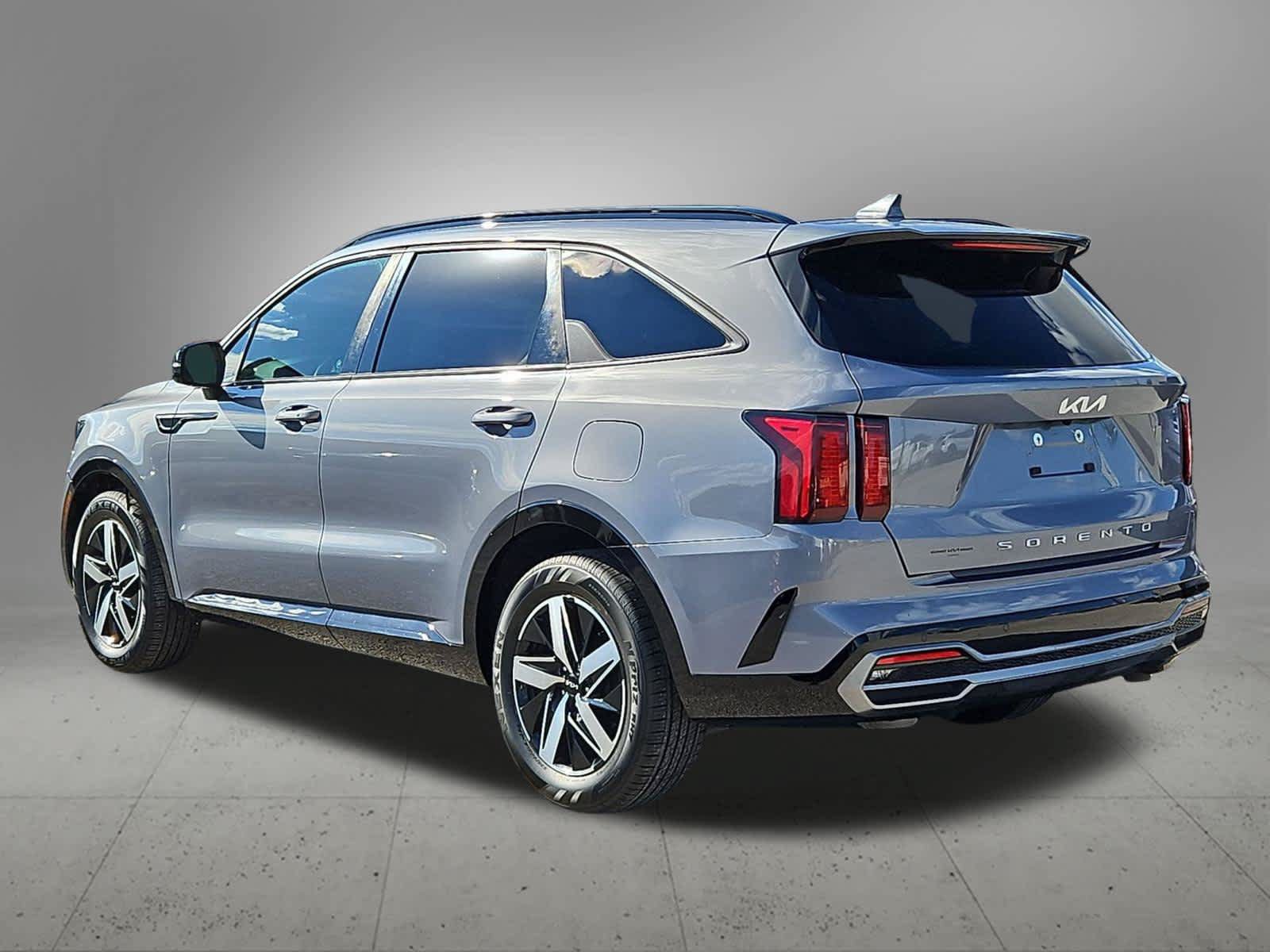 Used 2022 Kia Sorento EX w/ Panoramic Sunroof Package FWD image 4