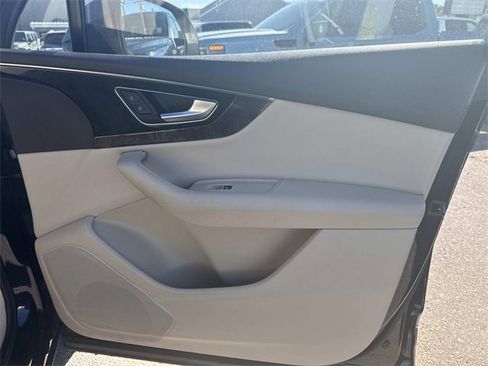 Used 2017 Audi Q7 3.0T Premium Plus w/ Premium Plus Package image 18