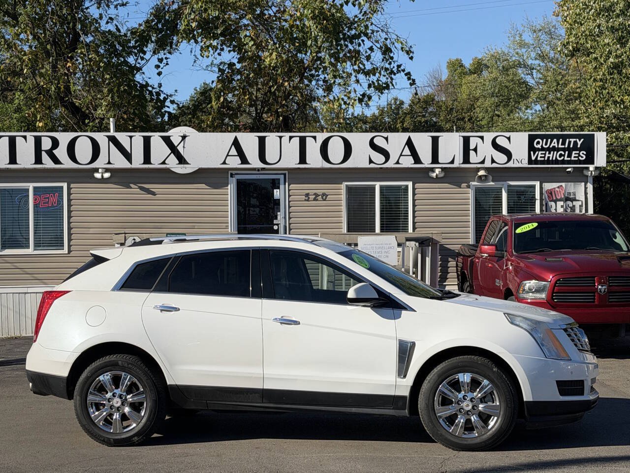 Used 2016 Cadillac SRX Luxury FWD image 1