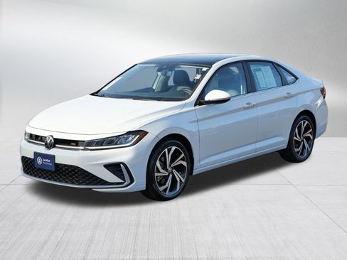 Certified 2025 Volkswagen Jetta SEL image 3