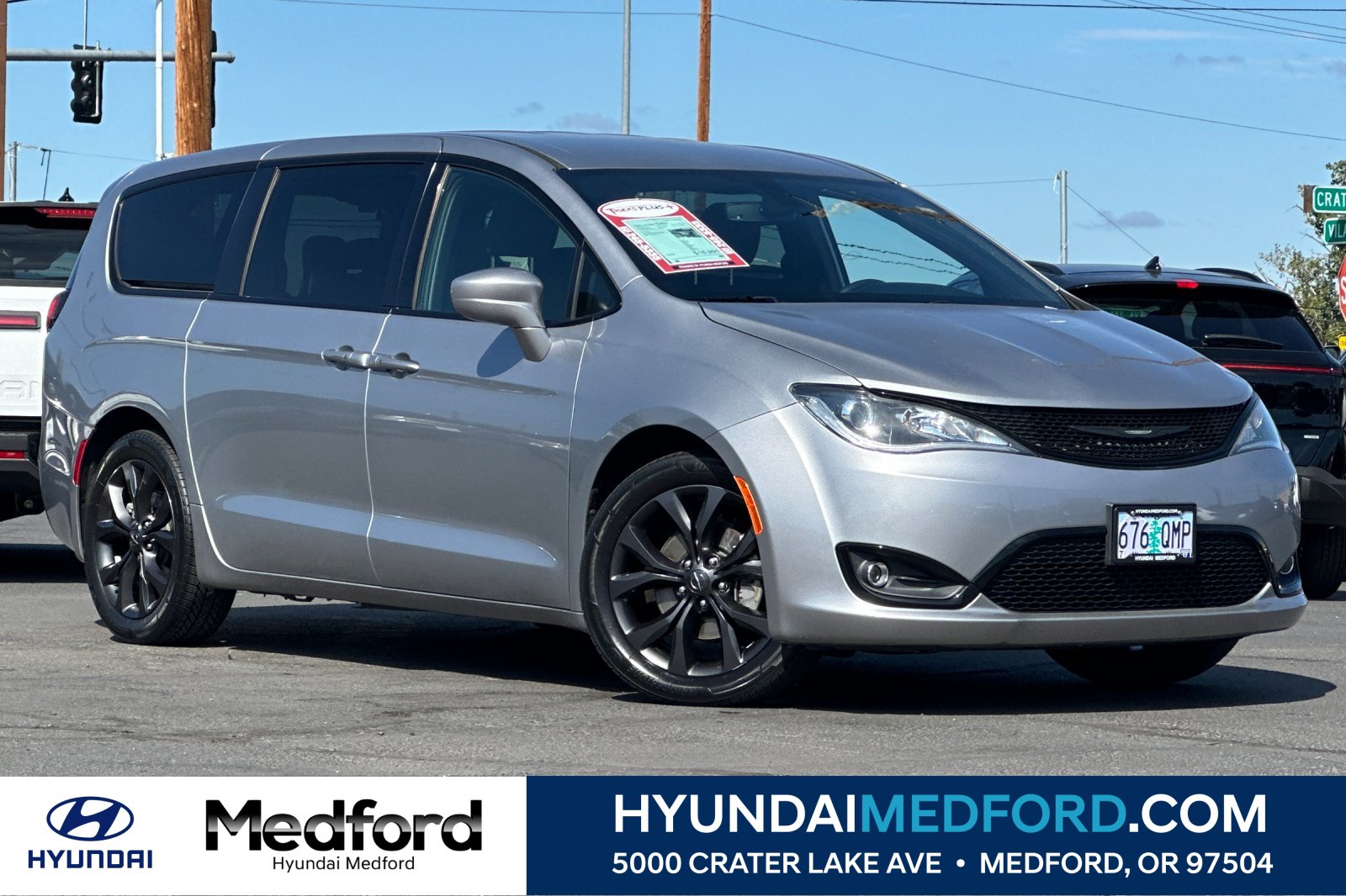 Used 2020 Chrysler Pacifica Touring w/ S Appearance Package FWD image 1