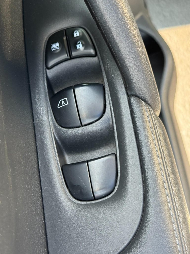 Used 2020 Nissan Rogue SV AWD/4WD image 19