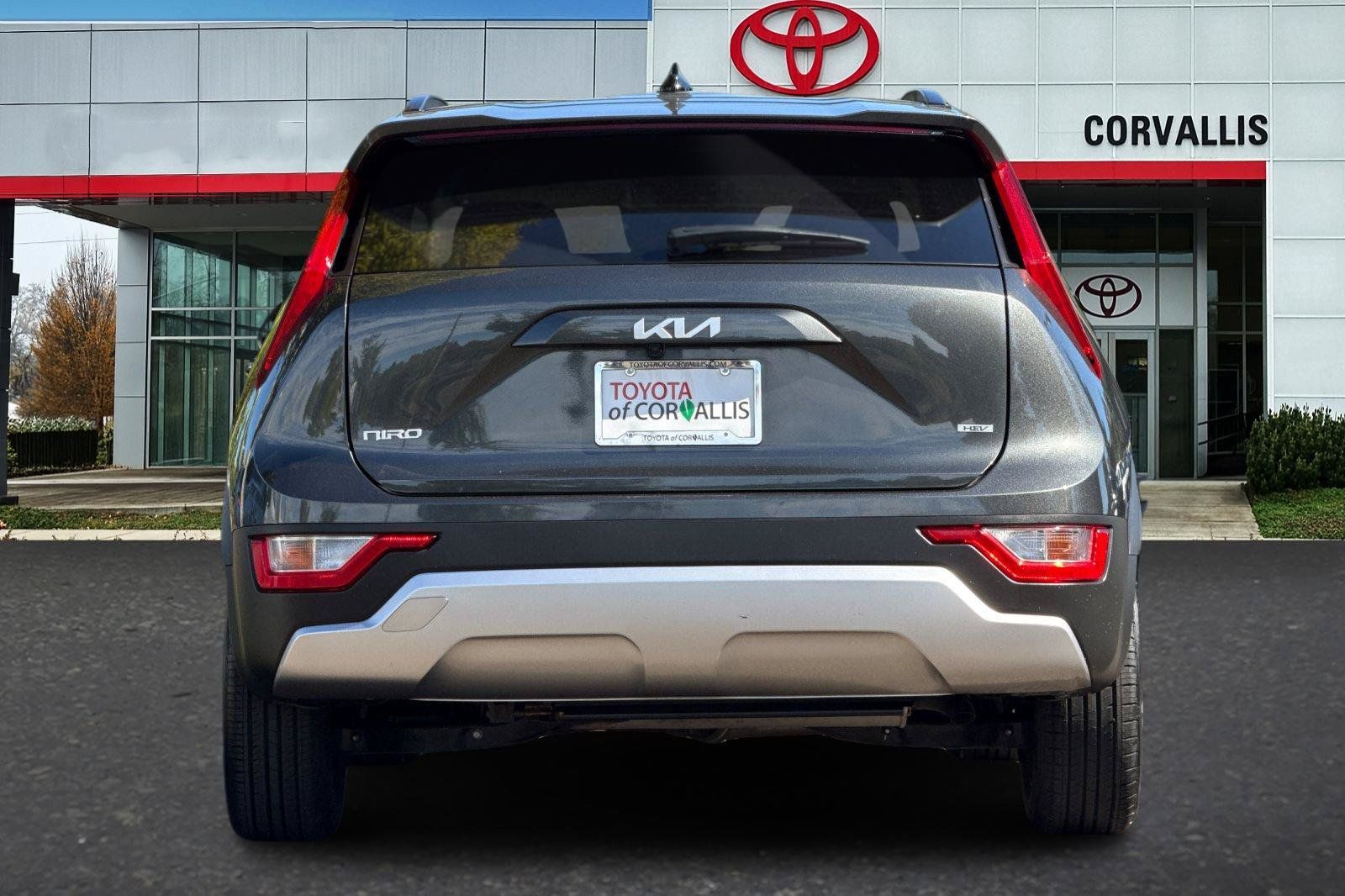 Used 2025 Kia Niro LX FWD image 5