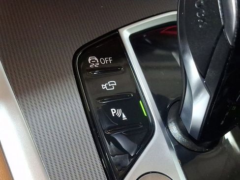 Used 2023 BMW X6 xDrive40i w/ M Sport Package image 20