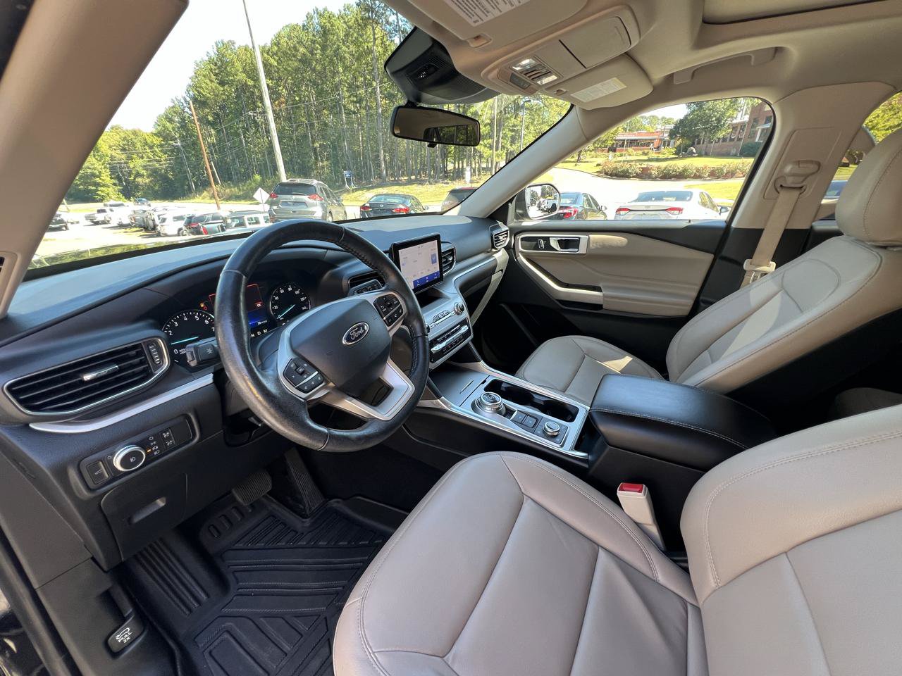 Used 2020 Ford Explorer XLT w/ Equipment Group 202A AWD/4WD image 9