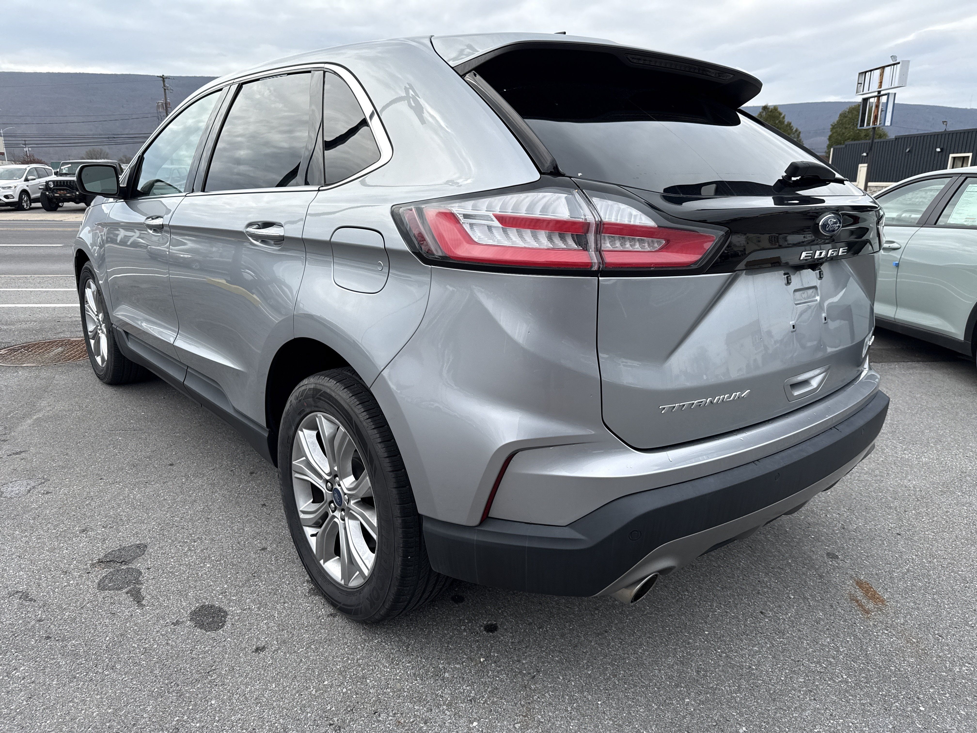 Used 2022 Ford Edge Titanium AWD/4WD image 6