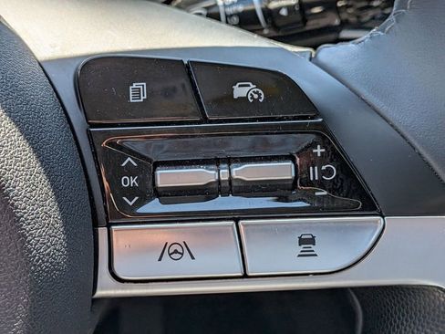 Used 2025 Hyundai Elantra SEL FWD image 21