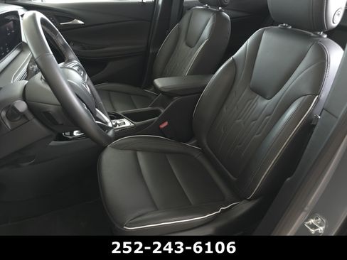 Used 2025 Buick Encore GX Avenir w/ Avenir Technology Package AWD/4WD image 10