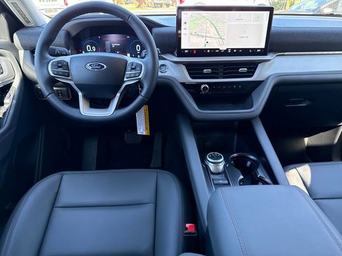 New 2026 Ford Explorer Active w/ Active Comfort Package image 5