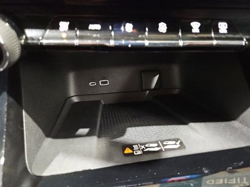 Certified 2025 Chevrolet Traverse RS w/ LPO, Floor Liner Package AWD/4WD image 30