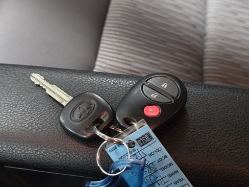 Used 2017 Toyota Tundra SR5 image 34