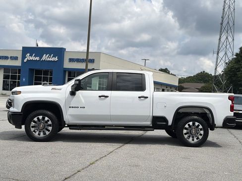 Used 2024 Chevrolet Silverado 2500 Custom w/ Custom Convenience Package AWD/4WD image 2